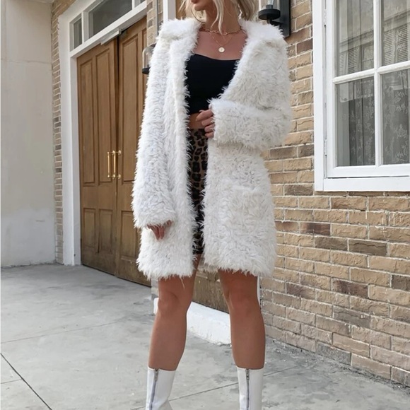Luxe vegan fur coat - Picture 4 of 4